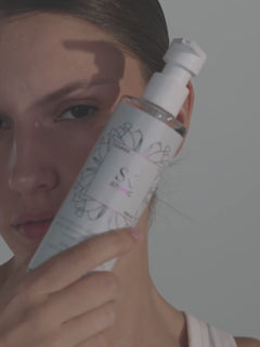 Demonstracija korištenja Skintegra Atomic pre-cleanse uljne mikroemulzije bez isušivanja i iritacija