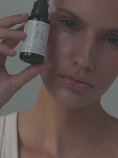 Demonstracija nanošenja Skintegra Superba C seruma s 10% vitamina C (SAP), vitaminom E i feruličnom kiselinom