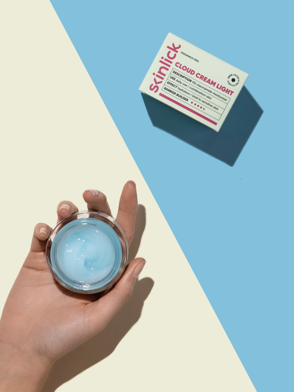 Skinlick Cloud Cream Light lagana gel krema s glicerinom, hijaluronom i 4% niacinamida u otvorenoj teglici s kutijicom